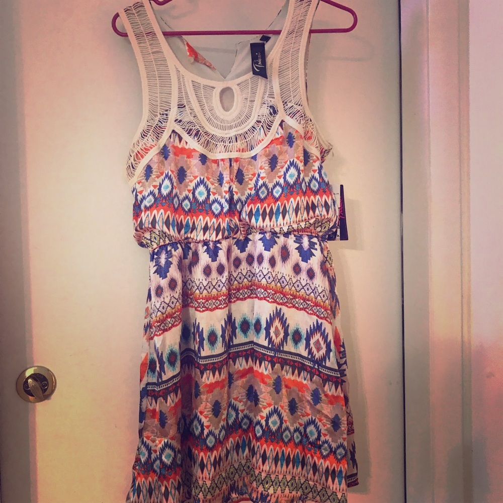 Sleeveless shirt with empire waist